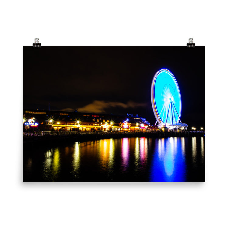 Parque frente al mar de Seattle en la impresión de noche