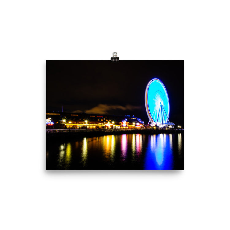Parque frente al mar de Seattle en la impresión de noche